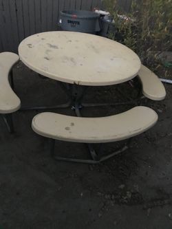 Picnic round table playground