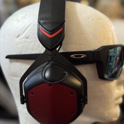 V-Moda CrossFade Wireless / Wired Over-Ear Headphones. Complete. Pre owned. S/N 1101010801. Excellent Condition. Works Perfect. 
