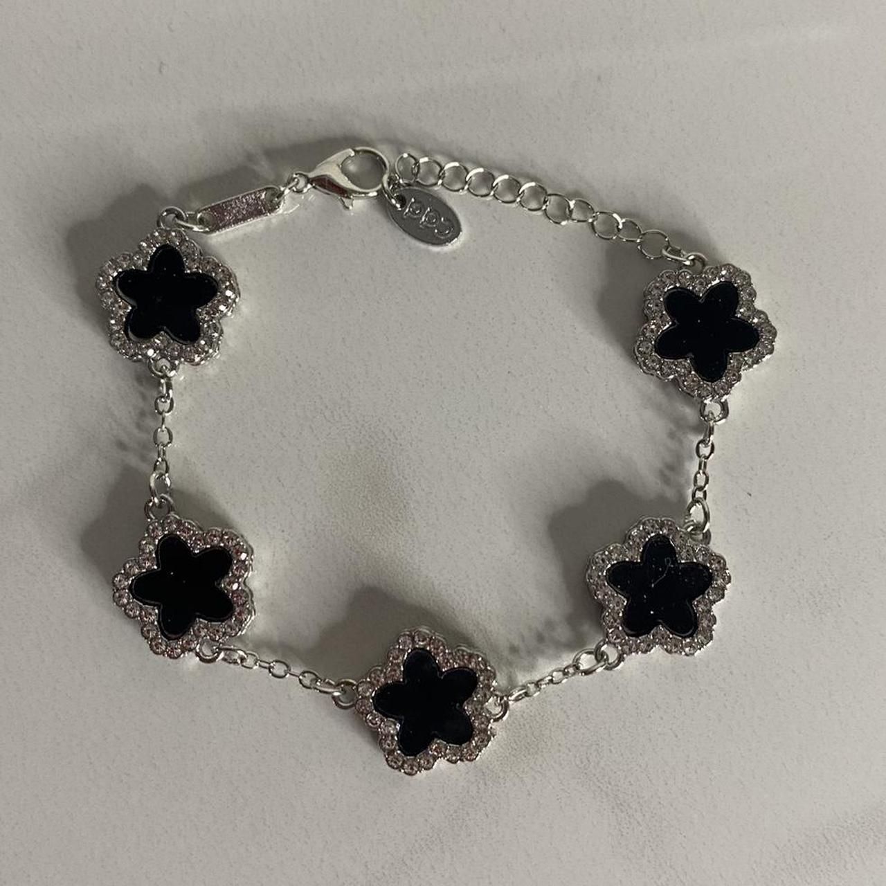Rhinestone outlined flower bracelet. Black & Silver. Clover style bracelet 6.6inches + 2inches for adjusting (6)72