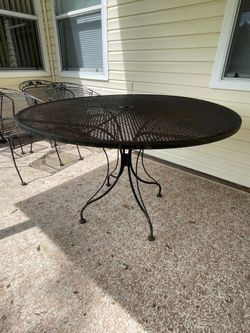 Wrought Iron Table w/4 Chairs