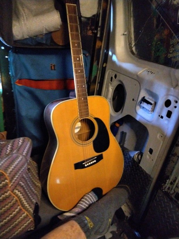 Takamine G332 Acoustic Guitar