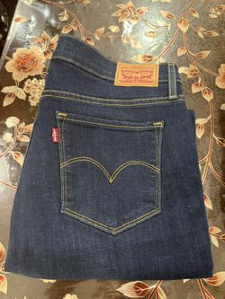 Levi’s Jean 314 Shaping Skinny