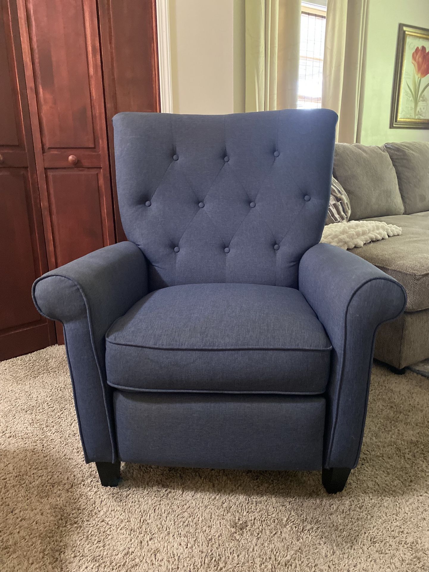 Elizabeth Blue Recliner – Comfy & Easy Pushback