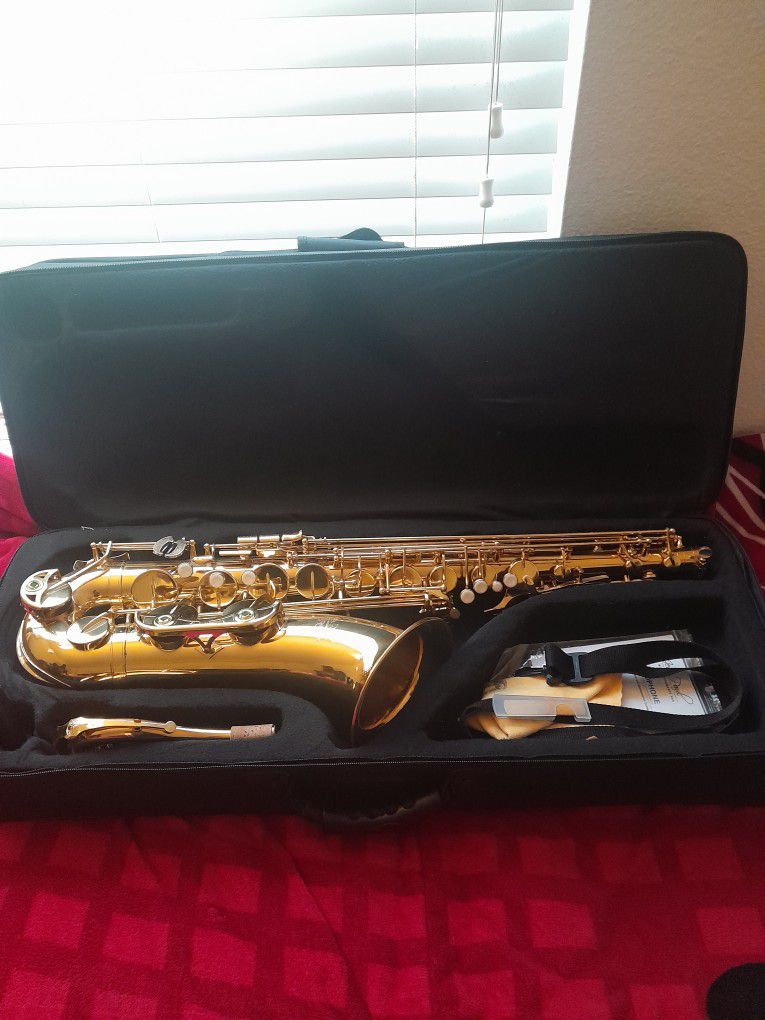 tenor saxophone.  Jean Paul