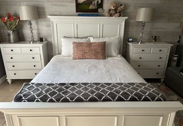 White Wood Queen Bedroom Set, same day delivery , no credit needed