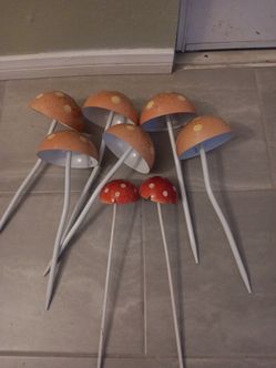 Decorative Mushroom Garden Stakes Set