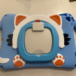 iPad  Case 9/8/7 Generation 10.2inch heavy duty and sturdy Used once no stain no scratch 