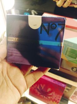 No7 lift & luminate finishing powder