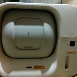 It WORKS!!! $90 FOR A NEW $395 FURBULOUS AUTOMATIC SELF CLEANING CAT LITTER BOX, NEVER USED! ODOR FREE, MESS FREE, WIFI & BLUETOOTH 
