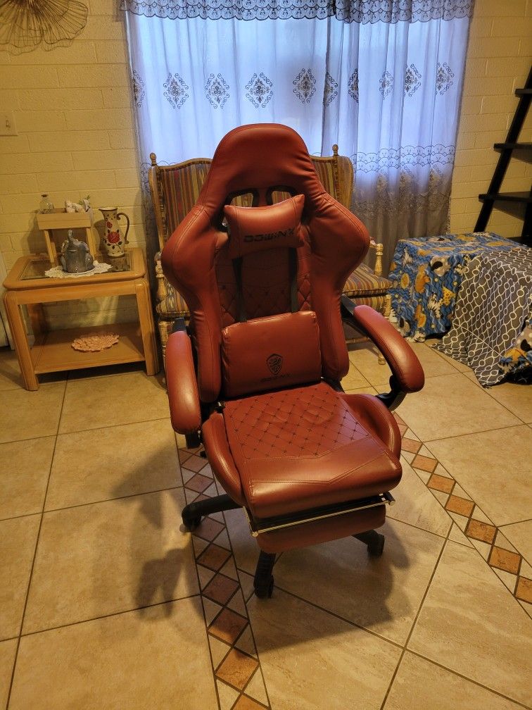 Downix Retro Red Gaming Chair