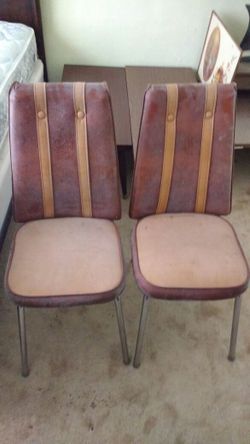 2 matching chairs