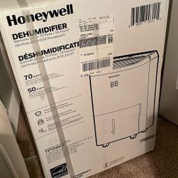 NEW IN BOX TP70WKN Honeywell Dehumidifier 70 Pint (4000 Sq Ft)
