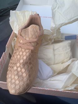 New Women’s Fabletics shoe