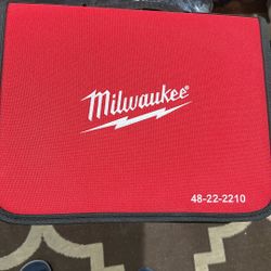 Almost New - Milwaukee Insulated Screwdriver Set
