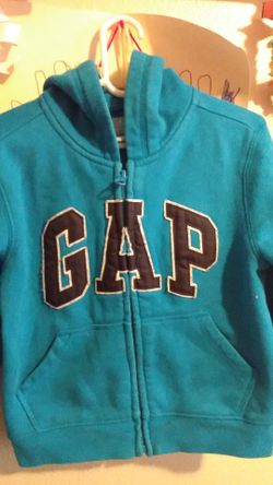 Gap boy sweater eith hoodie size 5 years