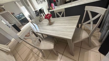 Dining table set
