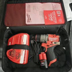 Milwaukee Fuel M12 Hammer Drill Kit