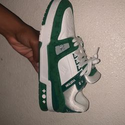 Green Louis Vuitton Size 8📲🚨