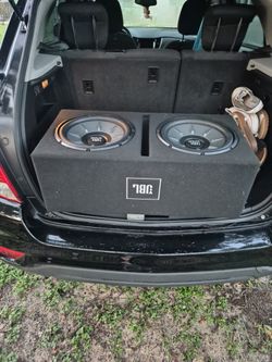 2 12in Jbl 1000watt Speaker And Box With 1000 Watt JBL AMP