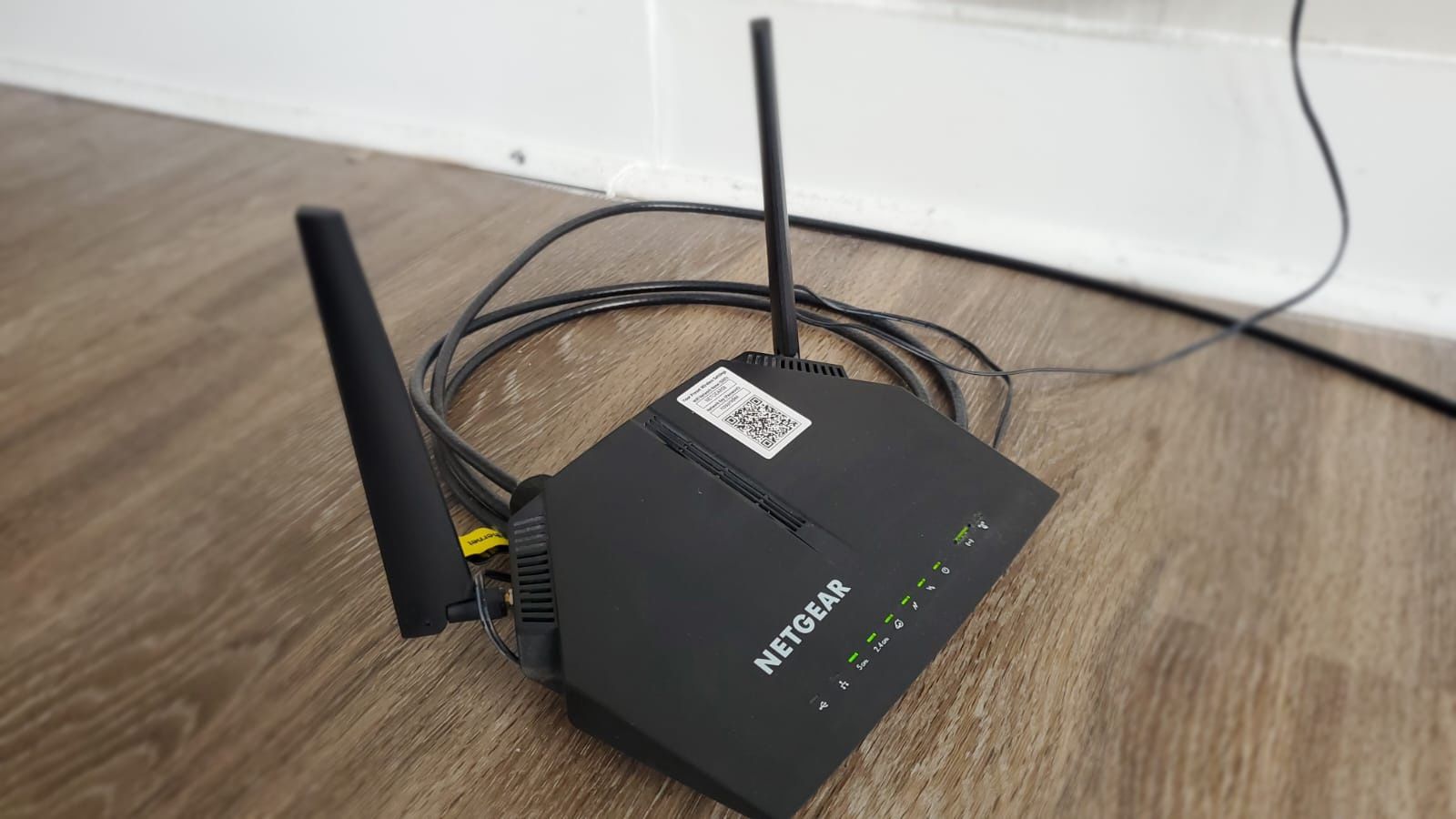 NETGEAR modem & router combo