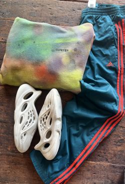 Supreme Hoodie , Yeezy Foam Runners ,  Vintage Adidas Track Pants 