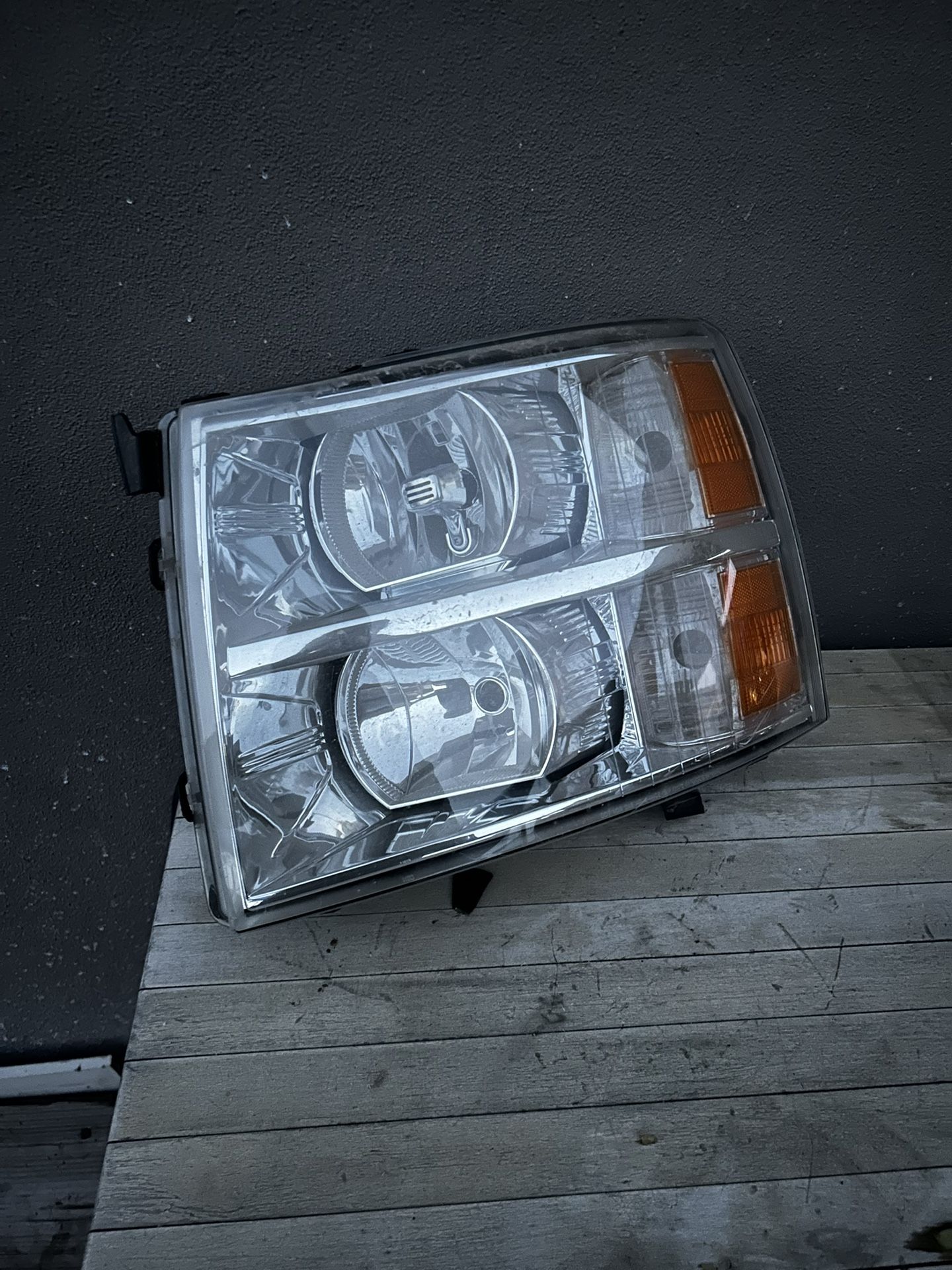 2007 - 2013 Chevy Silverado Right Front Head Light
