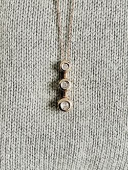 10k yellow gold necklace, 20' long, with three  diamond round stones Vintage Set