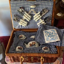 Vintage Childs Tea Set