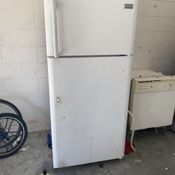 Refrigerator 