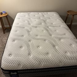 Like New Full Size Sealy Posturepedic Mattress 