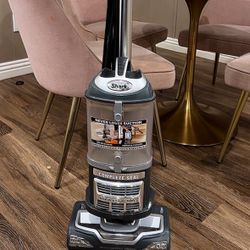 SHARK VACUUM 