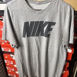 Nike grey tee size large used men’s 