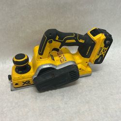 Dewalt Planer Model Dcp580 With Xr 4Ah battery