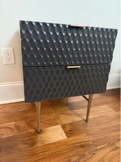 ALVARES Textured Honeycomb 2-Drawer Nightstand with Gold Legs