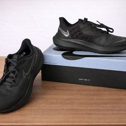 Size 10  - Nike Air Zoom Pegasus 39 shield Black off noir