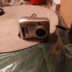 Olympus FE -100 CAMERA 