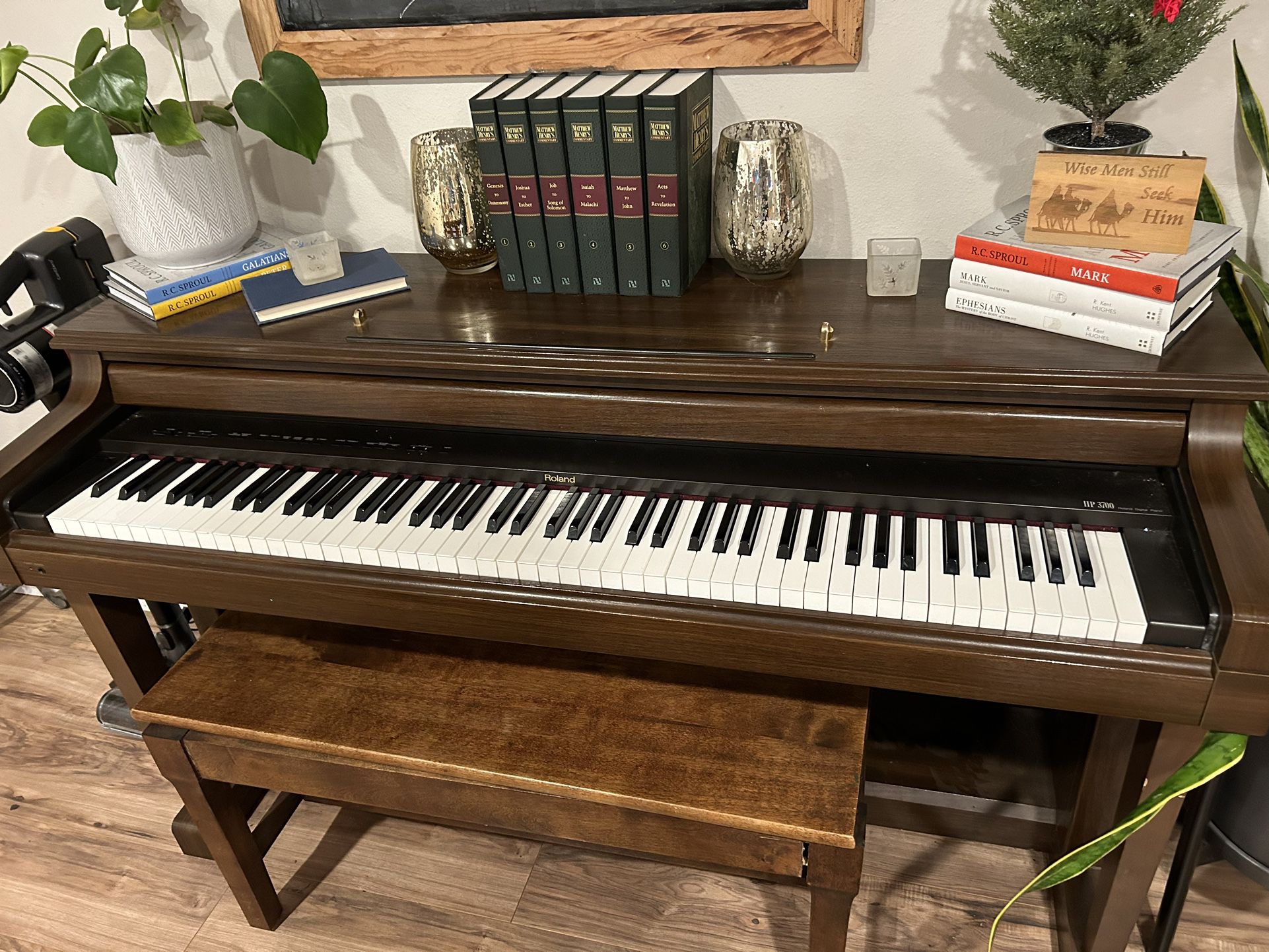 Roland HP3700 Electric Piano