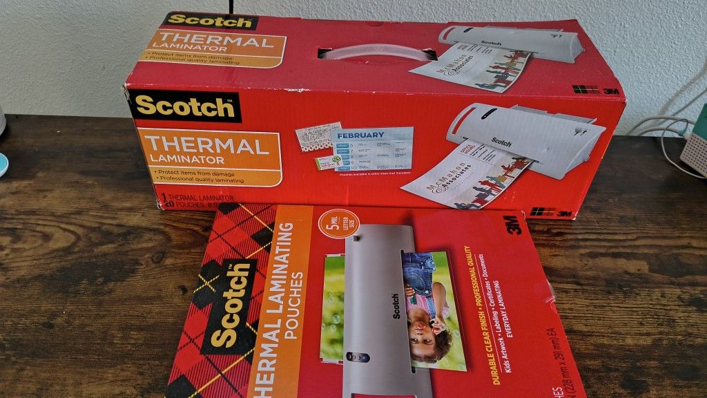 Laminator And Pack Of Laminator Pouches