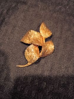 Grosse Germany 1961 vintage vivid gold brooch.