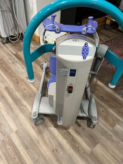 Arjo Sara Plus Sit-To-Stand Patient Lift