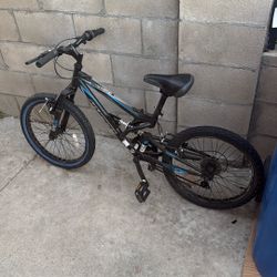 Hyper Bicycles Men's 26" Shocker Mountain Bike, Black/Blue