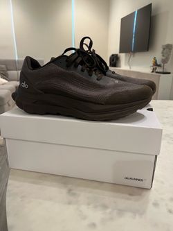 Alo runner shoes