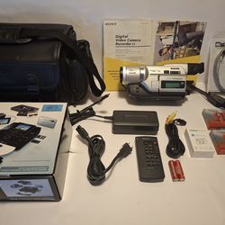 Sony Handycam Digital8 Hi8 8mm Camcorder BUNDLE