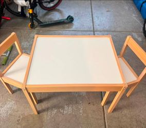 Kids Table and 2 Chairs Set