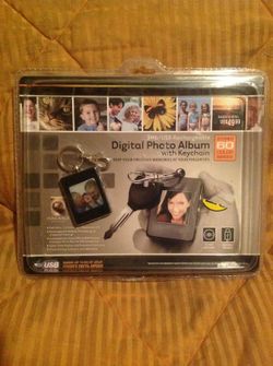 Digital photo key chain