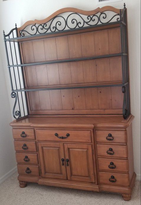 Beautiful Hutch With Shelves -FREE