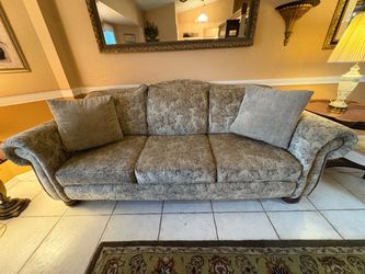 Traditional Upholstered Sofa / Couch – Excellent Condition – $175