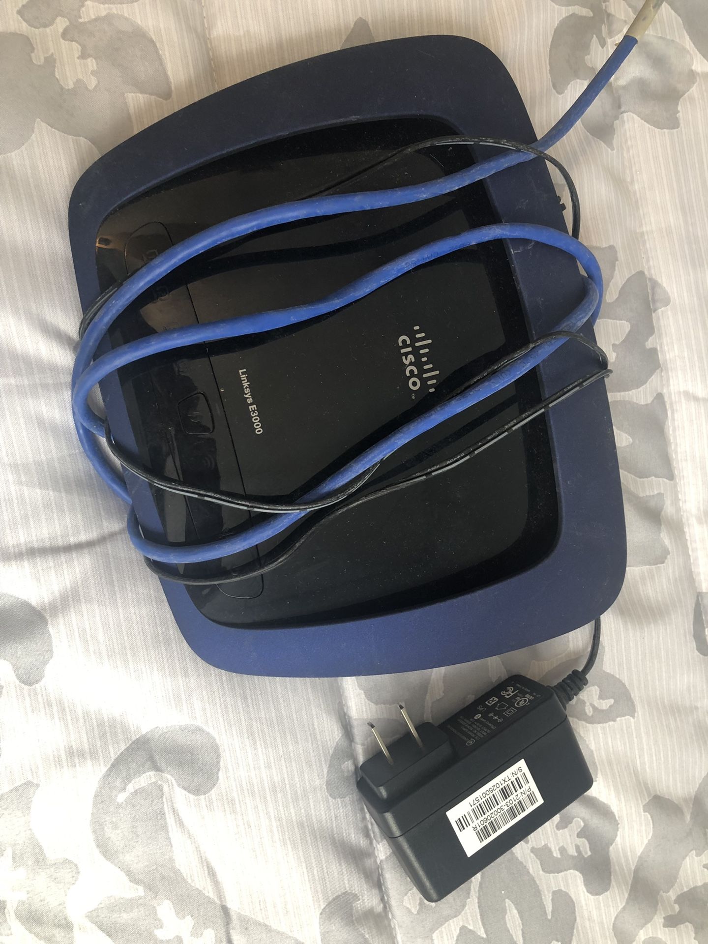 MUST SELL !!CISCO LINKSYS E3000 ROUTER