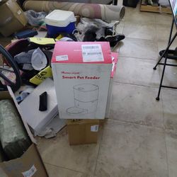 Brand New Pet Smart Feeder