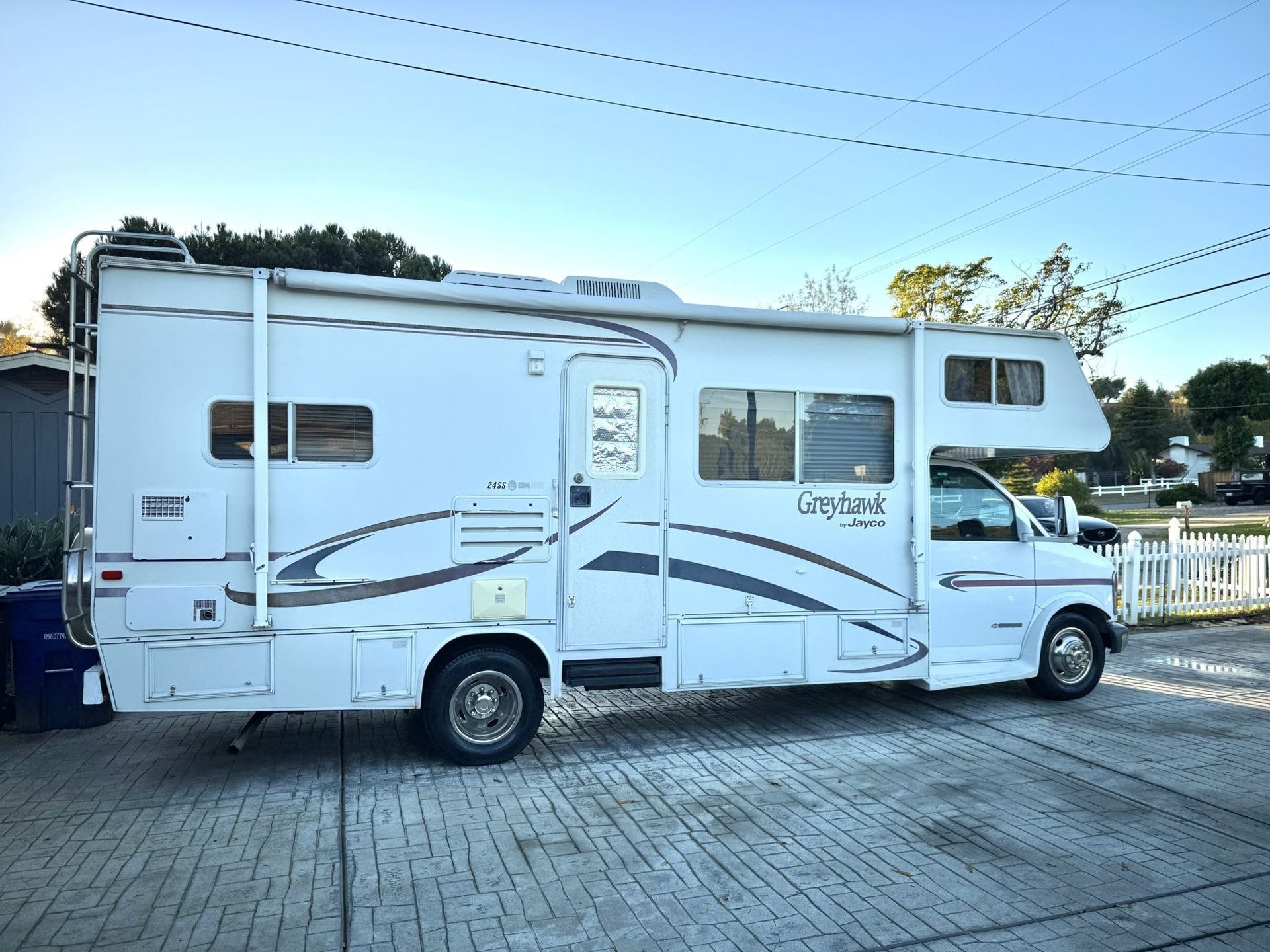 2003 Jayco Greyhawk on Chevrolet 3500 8.1 V8 Jayco Greyhawk